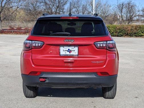 Photo 5 of 33 of 2020 Jeep Compass Trailhawk