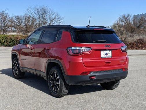 Photo 4 of 33 of 2020 Jeep Compass Trailhawk