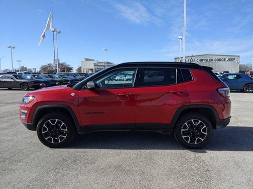 Photo 3 of 33 of 2020 Jeep Compass Trailhawk