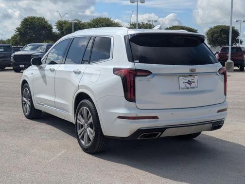 2022 Cadillac XT6 Premium Luxury FWD