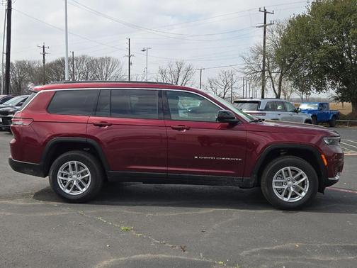 Velvet Red Pearlcoat 2026 Jeep Grand Cherokee Laredo