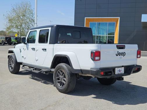 2024 Jeep Gladiator Sport