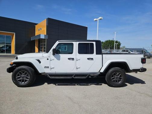 Bright White Clearcoat 2024 Jeep Gladiator Sport