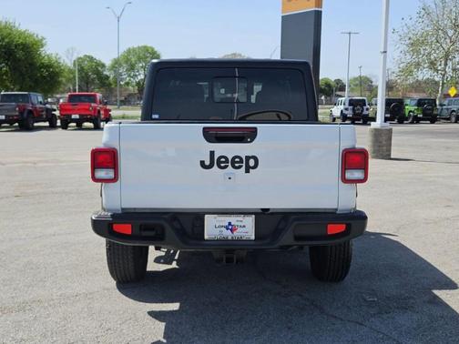 Bright White Clearcoat 2024 Jeep Gladiator Sport