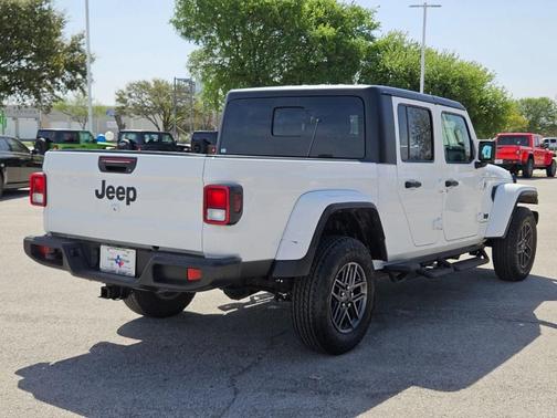 Bright White Clearcoat 2024 Jeep Gladiator Sport
