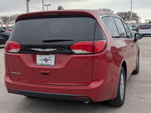 2026 Chrysler Voyager LX