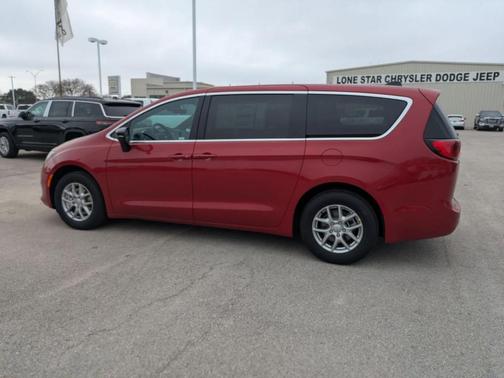 2026 Chrysler Voyager LX