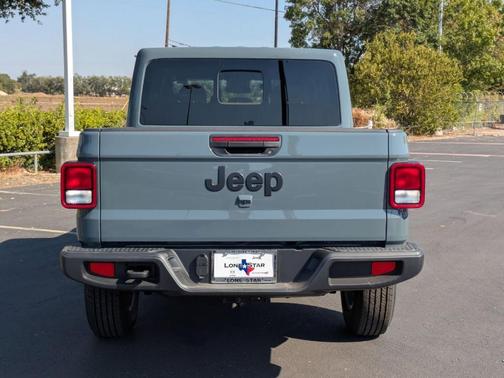 2025 Jeep Gladiator Sport