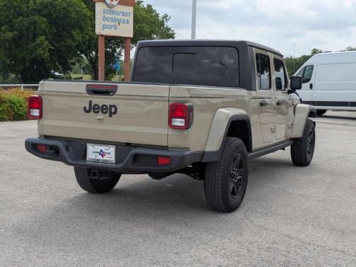 2022 Jeep Gladiator Sport