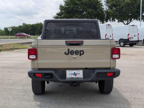 2022 Jeep Gladiator Sport