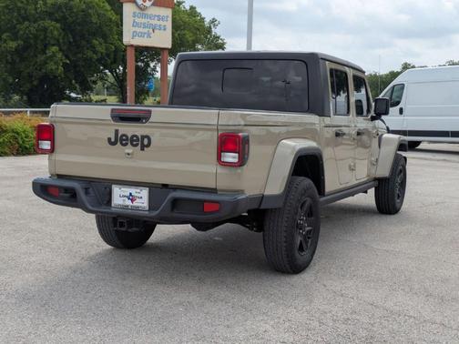 2022 Jeep Gladiator Sport