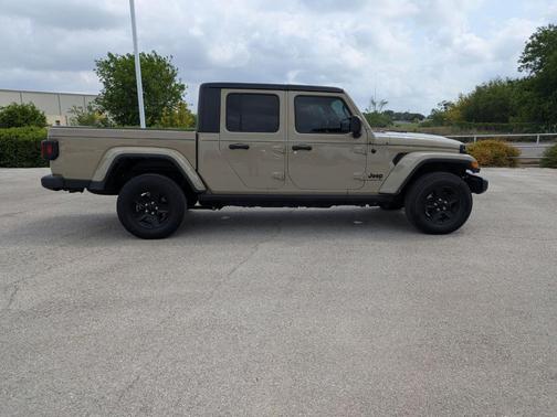 2022 Jeep Gladiator Sport