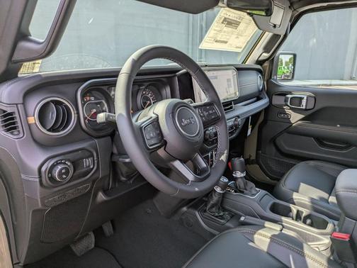 2025 Jeep Gladiator Sport