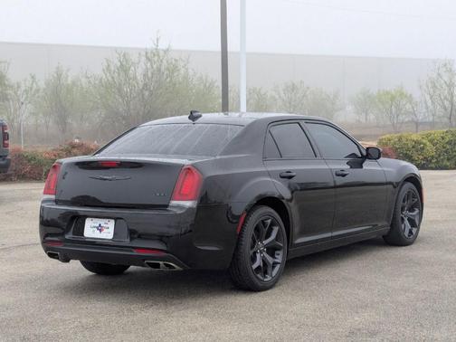 2023 Chrysler 300 Touring
