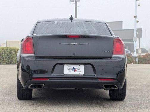 2023 Chrysler 300 Touring