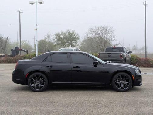 2023 Chrysler 300 Touring
