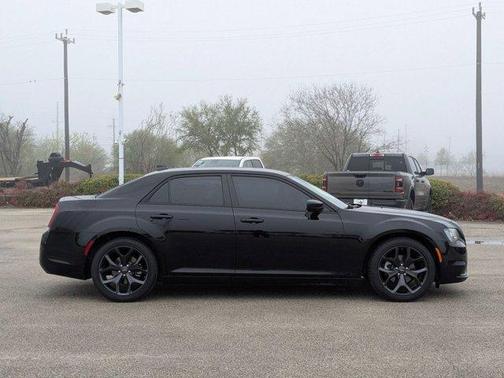 2023 Chrysler 300 Touring