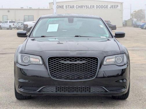 2023 Chrysler 300 Touring