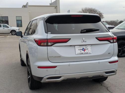 2023 Mitsubishi Outlander SE Special Edition