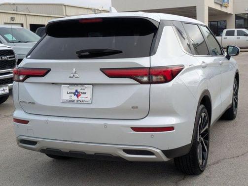 2023 Mitsubishi Outlander SE Special Edition