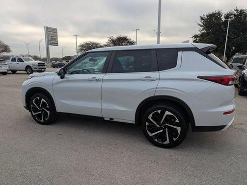 2023 Mitsubishi Outlander SE Special Edition