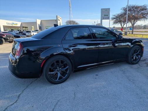 2021 Chrysler 300 Touring L