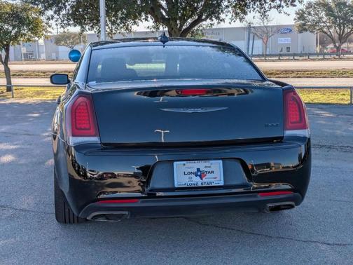 2021 Chrysler 300 Touring L