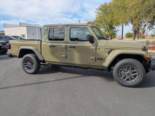 2025 Jeep Gladiator Sport
