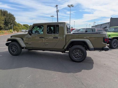 2025 Jeep Gladiator Sport