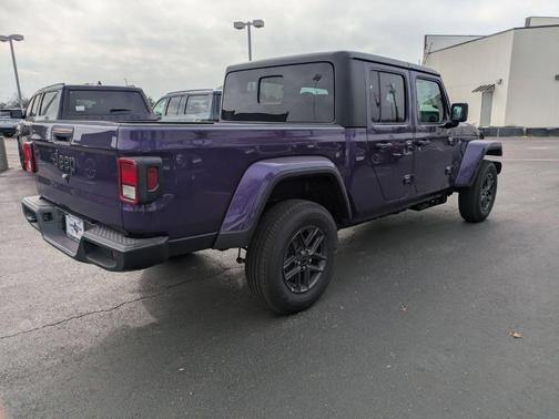 2026 Jeep Gladiator Sport