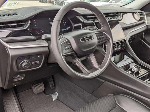 Metallic 2022 Jeep Grand Cherokee 4xe Base