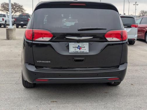 2026 Chrysler Voyager LX