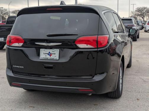2026 Chrysler Voyager LX