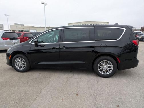 2026 Chrysler Voyager LX