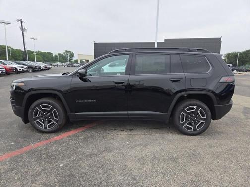 Diamond Black 2026 Jeep Cherokee LAREDO/LIMITED