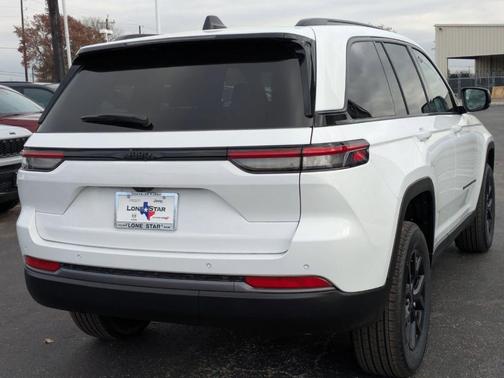 2026 Jeep Grand Cherokee Laredo