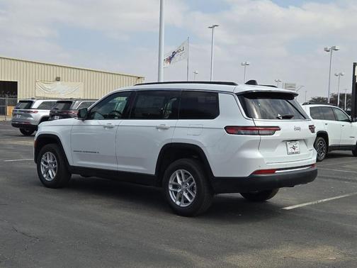 2026 Jeep Grand Cherokee Laredo