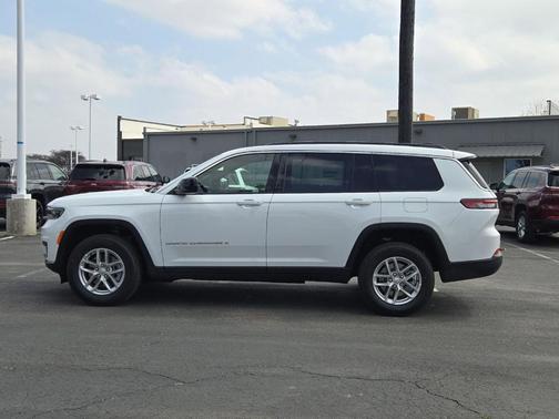 2026 Jeep Grand Cherokee Laredo