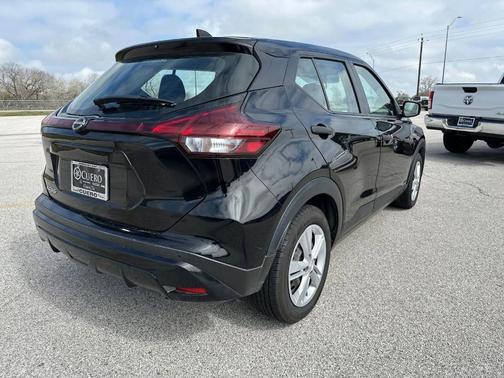 2022 Nissan Kicks S