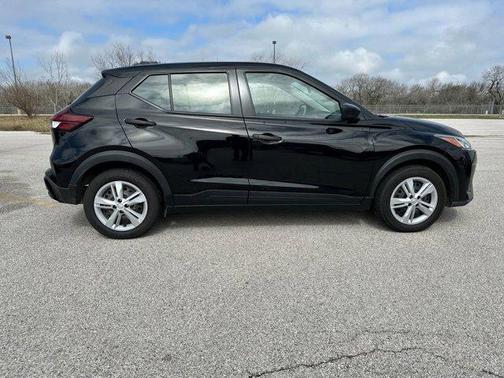 2022 Nissan Kicks S