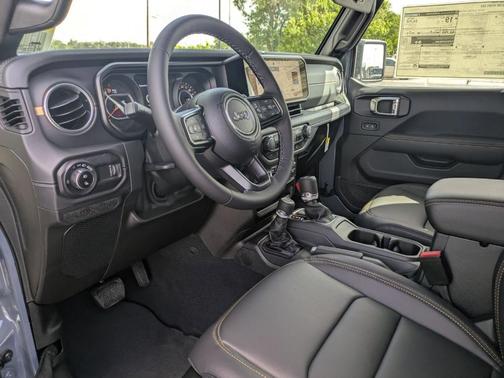 2025 Jeep Gladiator Sport