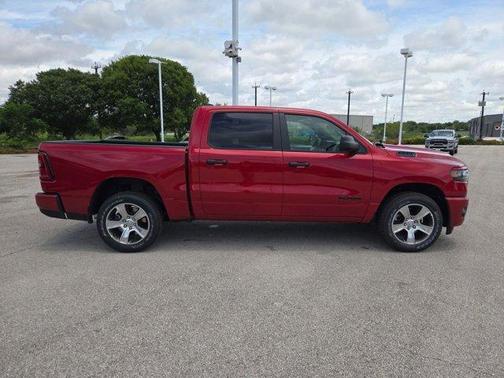 Molten Red Pearlcoat 2026 RAM 1500 Express