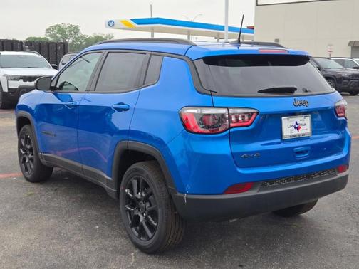 Hydro Blue Pearlcoat 2026 Jeep Compass Latitude