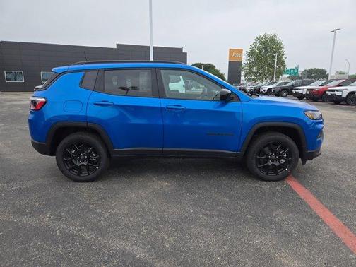 Hydro Blue Pearlcoat 2026 Jeep Compass Latitude