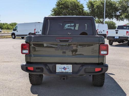 2022 Jeep Gladiator Sport