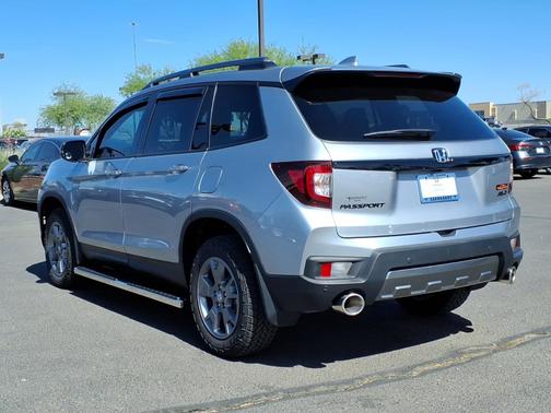 Lunar Silver Metallic 2025 Honda Passport