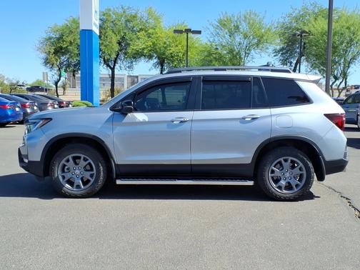 Lunar Silver Metallic 2025 Honda Passport
