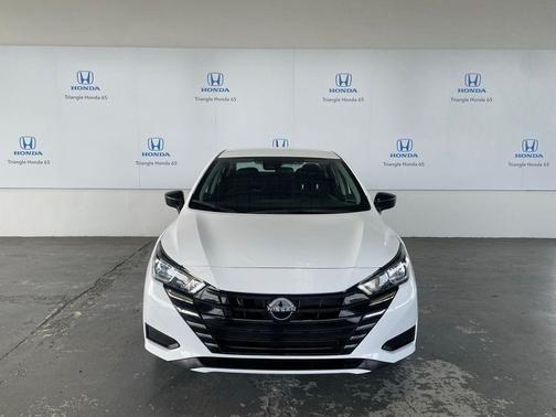 Aspen White Tricoat 2024 Nissan Versa S