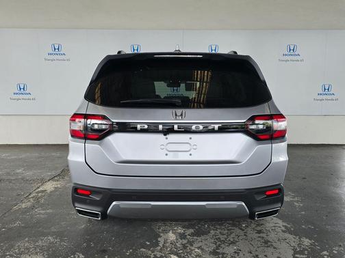 Solar Silver Metallic 2026 Honda Pilot EX-L