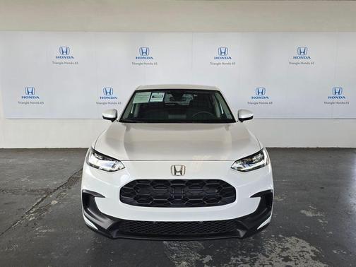 Platinum White Pearl 2026 Honda HR-V LX